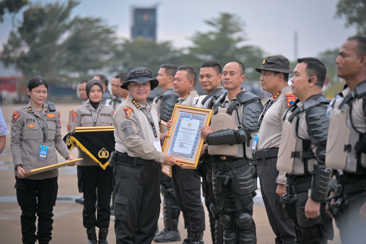 Juara 1 Optimalisasi Layanan 110, Kapolres Garut Terima Penghargaan Kapolri 